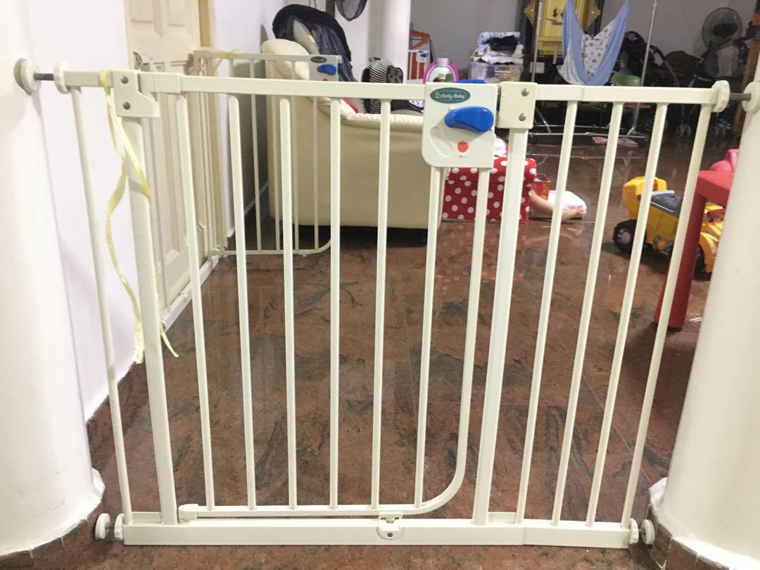 Lucky Baby Smart System Swing Back Safety Gate Babies Kids Cots Cribs On Carousell