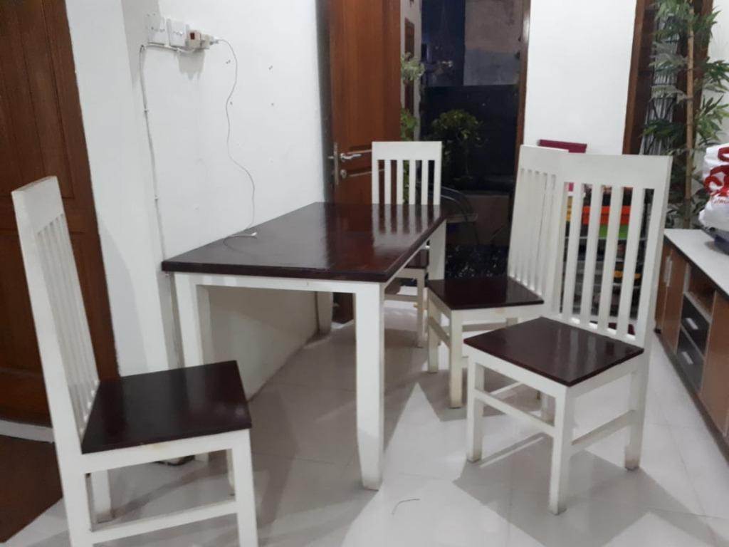 Featured image of post Kursi Makan Kayu Jati Belanda satu dengan ukuran 60 cm x 50 cm yang menggunakan bahan kayu jati sehingga kuat dan kokoh cocok untuk desain outdoor cafe atau restoran anda jika anda ingin memiliki untuk rumah anda anda bisa memilikinya dengan di warna yang cantik sehingga lebih cantik untuk tempat makan anda