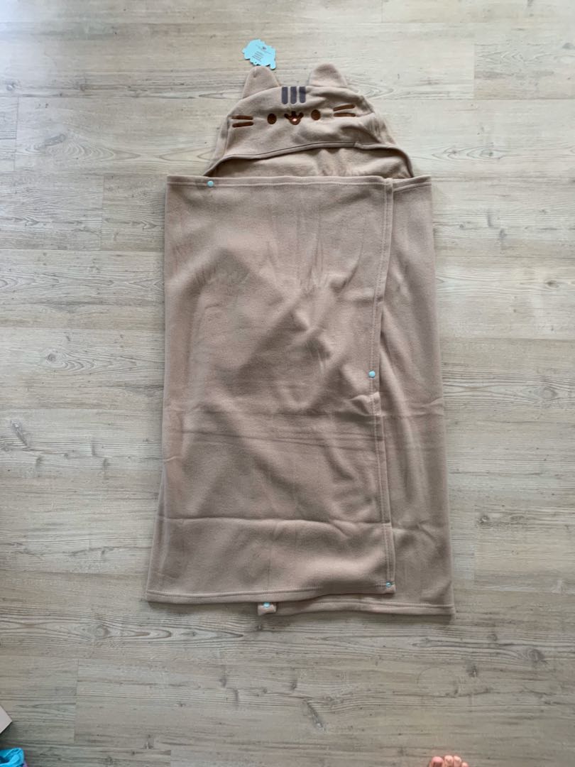 Pusheen sales hooded blanket