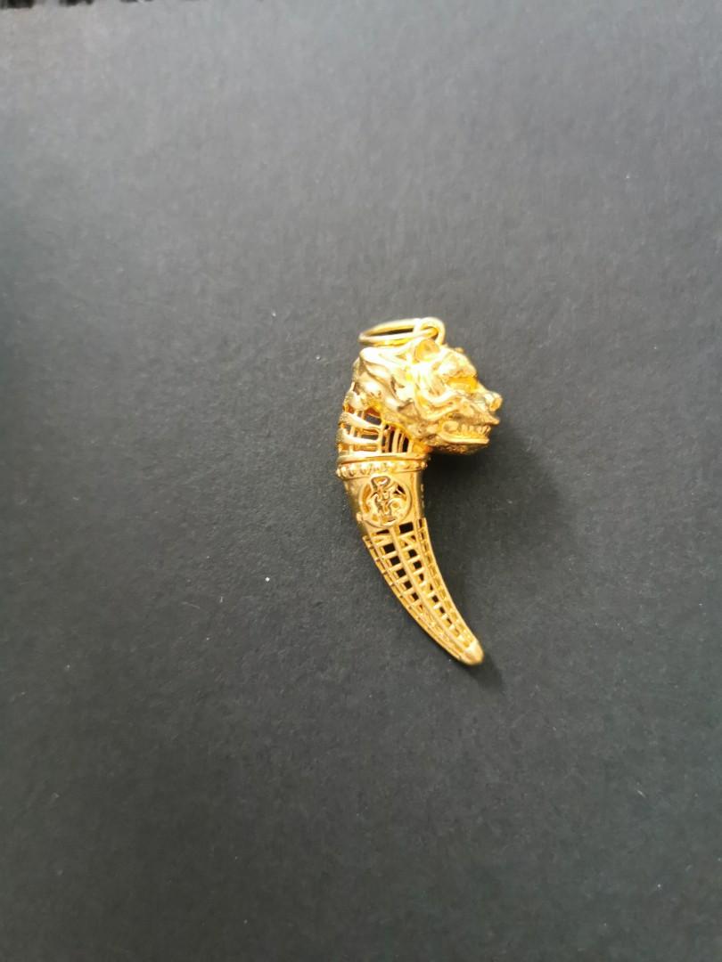 Gold chain on sale with tiger teeth
