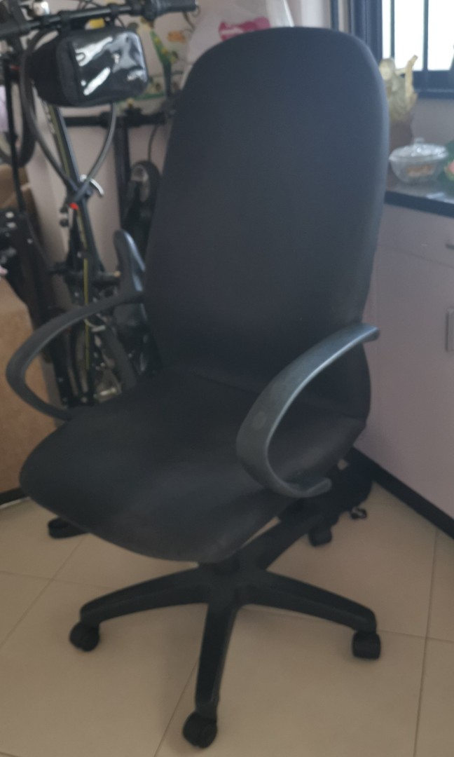 Computer chair, Furniture & Home Living, Furniture, Chairs on Carousell