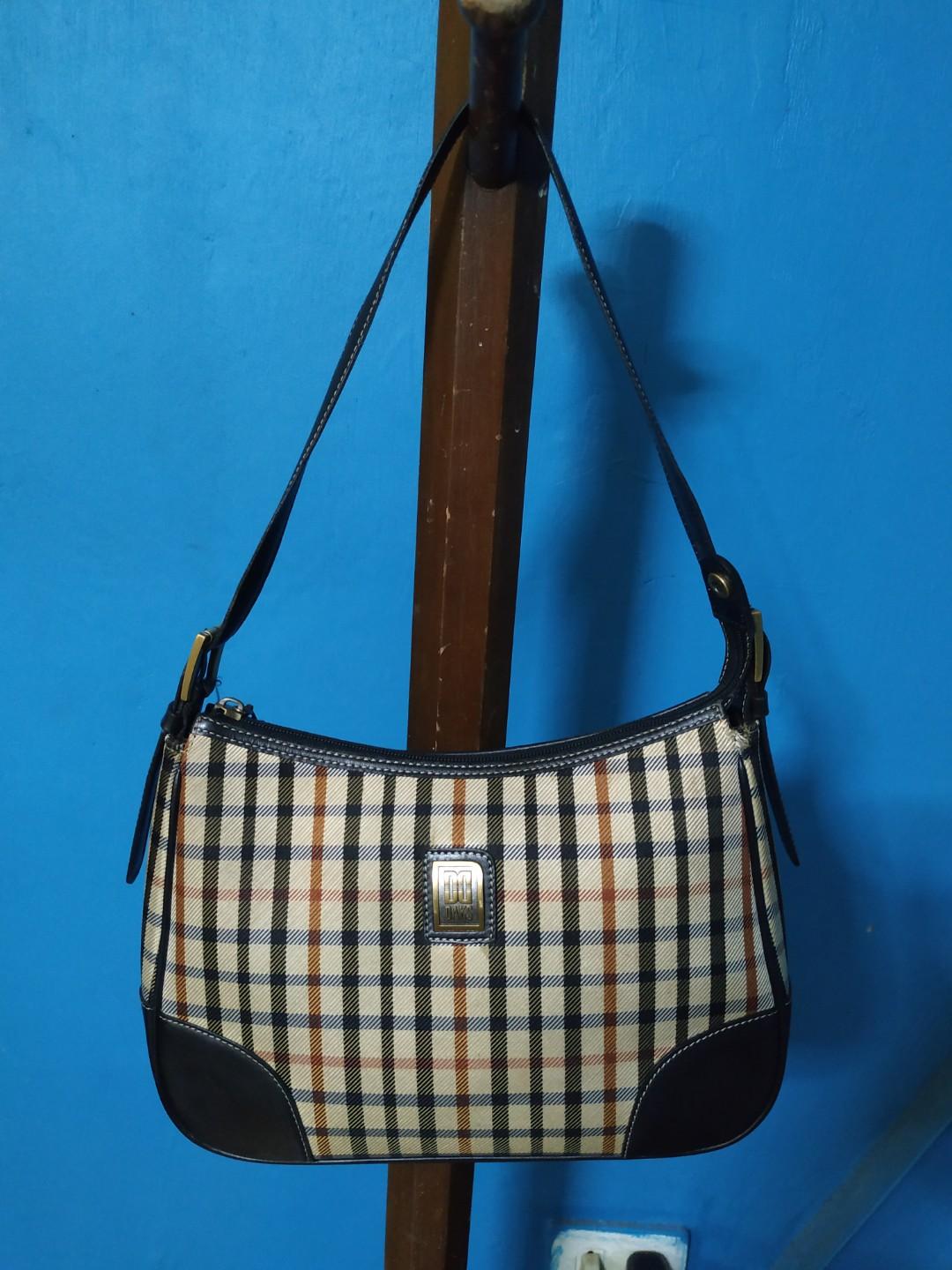 Daks sling bag shop price