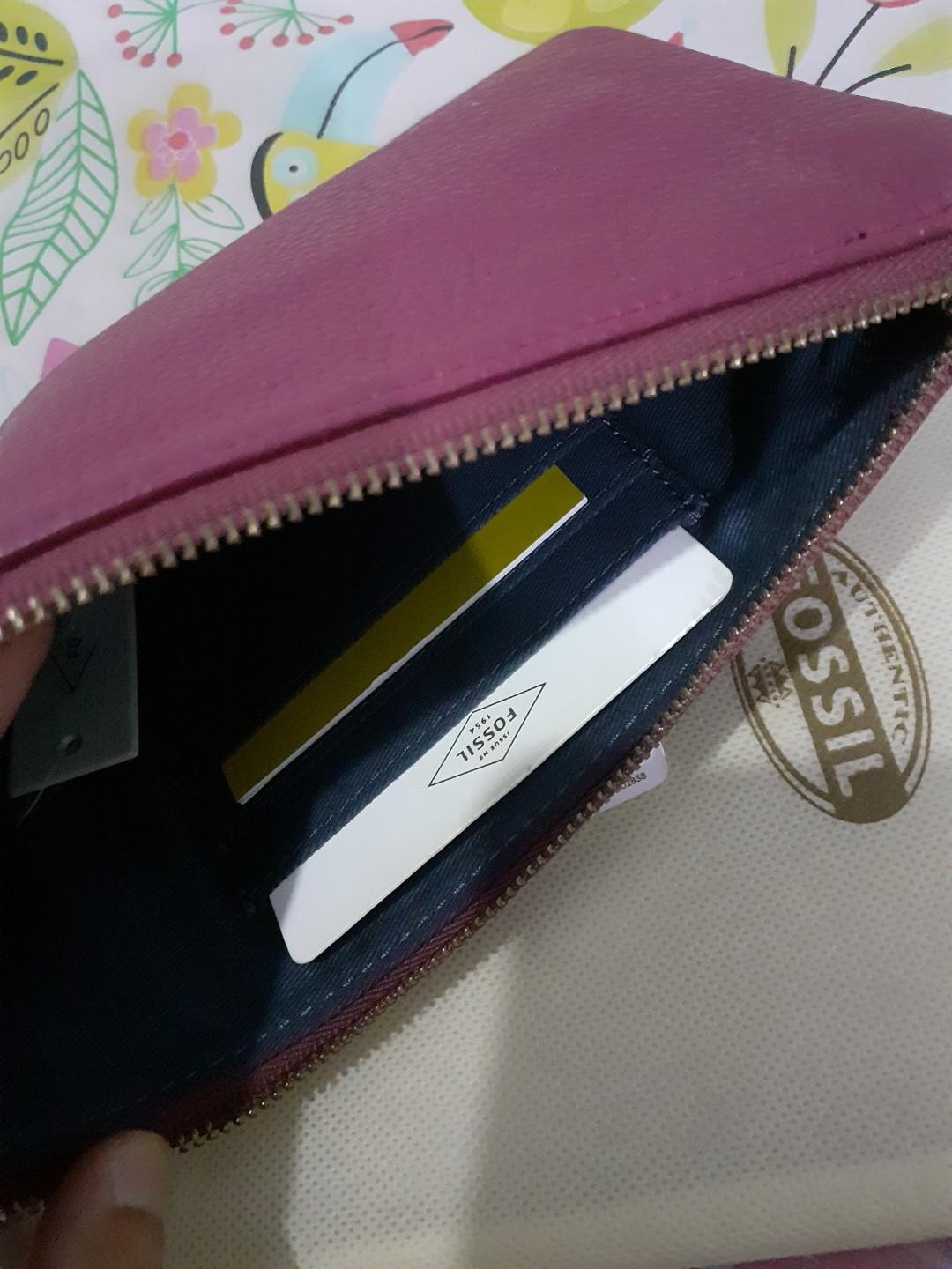 Fossil wallet rfid on Carousell