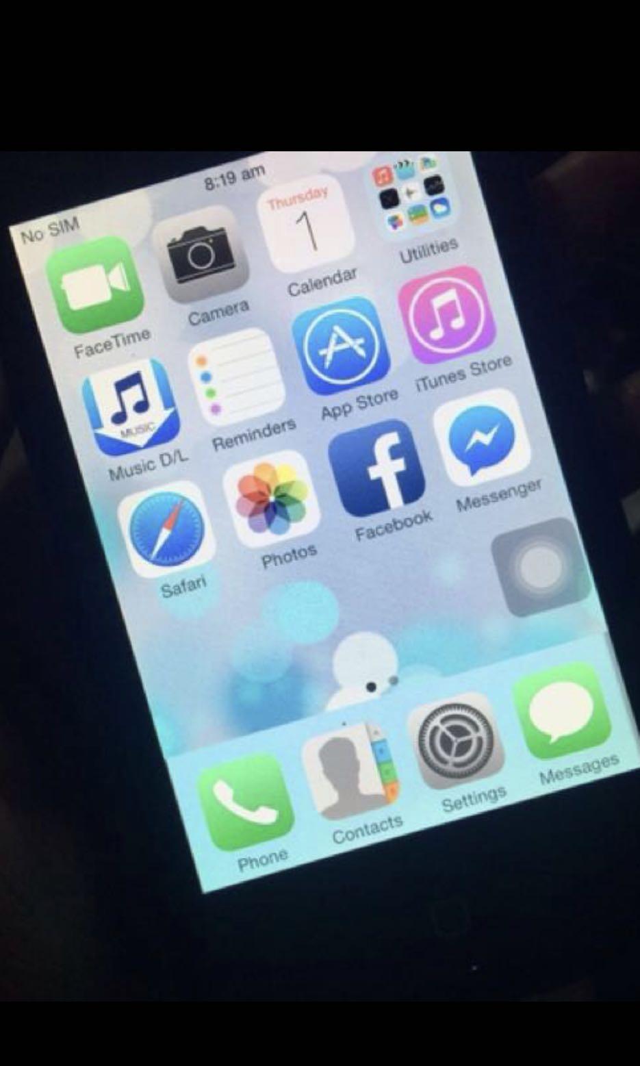 Iphone 4 16GB (Category: Others) located in Quezon City. Submitted by closetforless (Listing ID 259375601, Image 2). Description: iPhone 4 16 gb for sale - meet ups only - no issue - comes with charger.