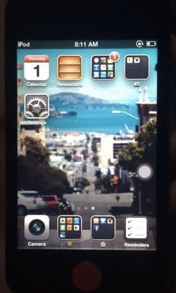 Itouch 4 16gb (Category: iPad) located in Quezon City. Submitted by closetforless (Listing ID 259376124, Image 3). Description: Itouch 4th Gen 16 gb for sale! - available for meet-ups only - comes with charger - no issue - price negotiable :).