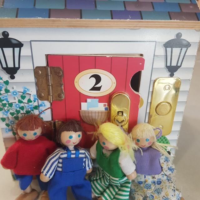 melissa and doug doorbell