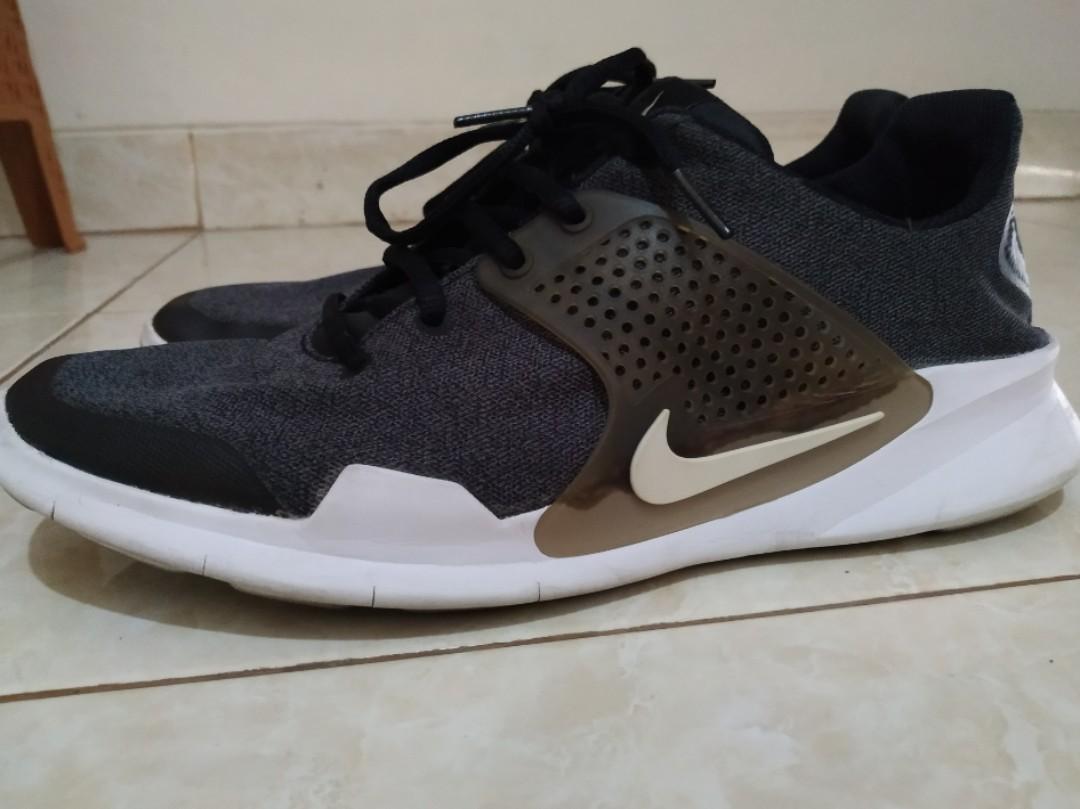 Nike arows deals