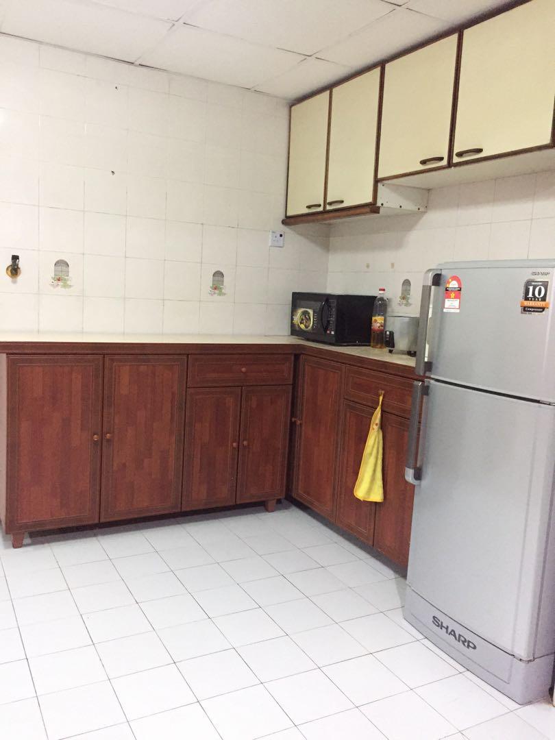 [RENT] Middle Sharing Room for rent Desa Kiara Condominium, Furniture