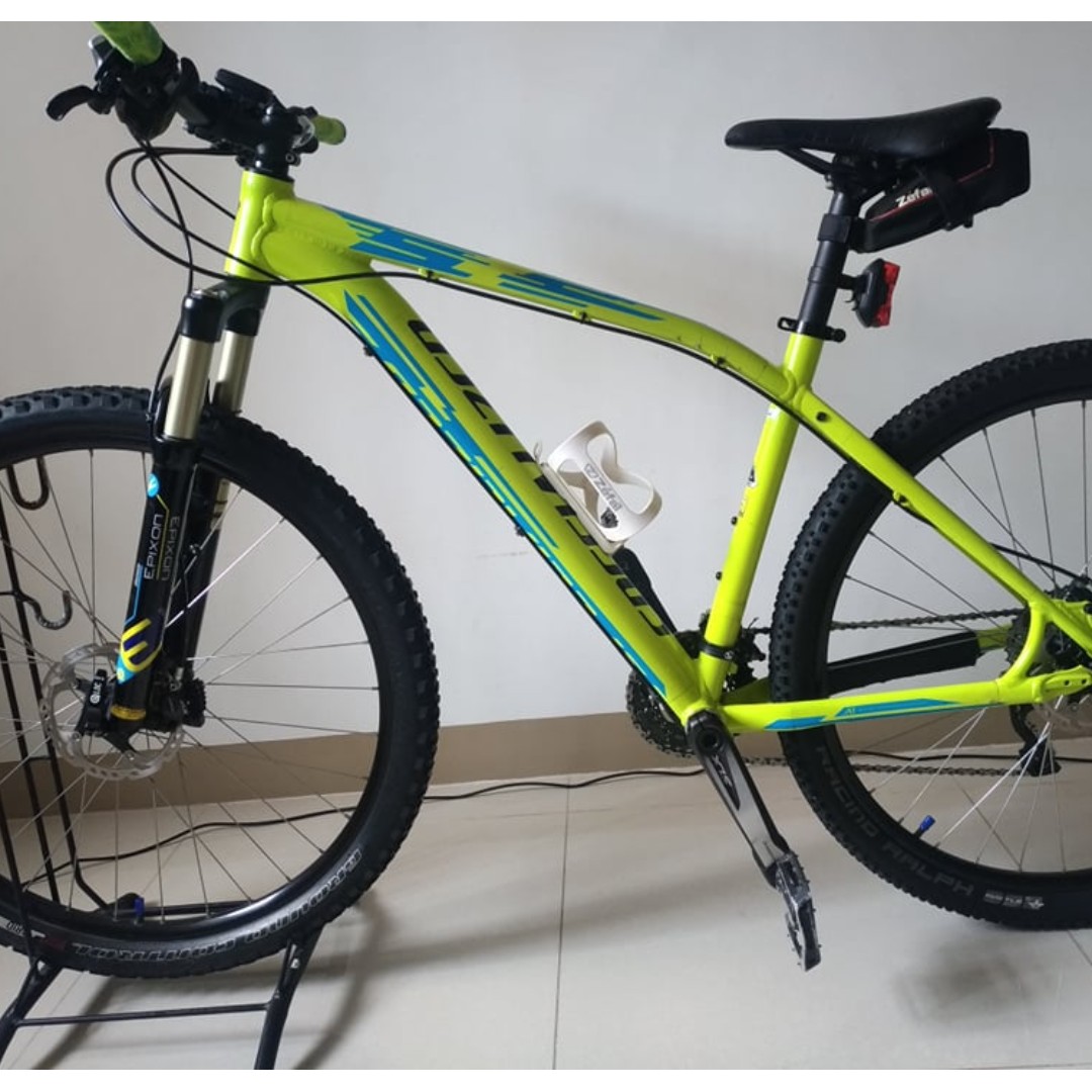 Specialized Pitch Sport 27.5 tyre size medium 17.5 Sports