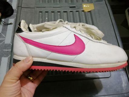 Nike shoes (white/pink)