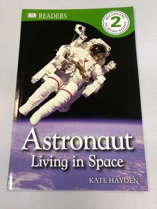 英文故事書 Astronaut - living in space