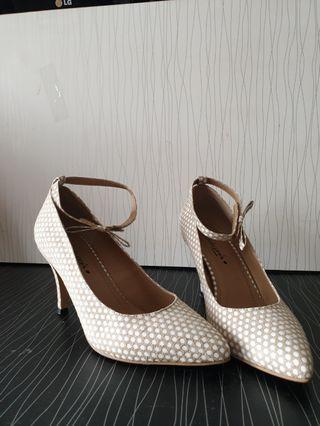 Sepatu amanda