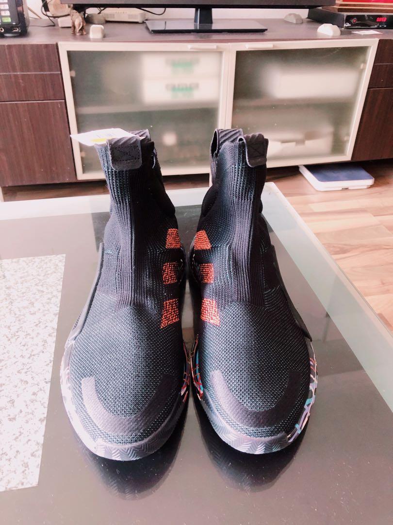 Adidas BB7803 Basketball shoes