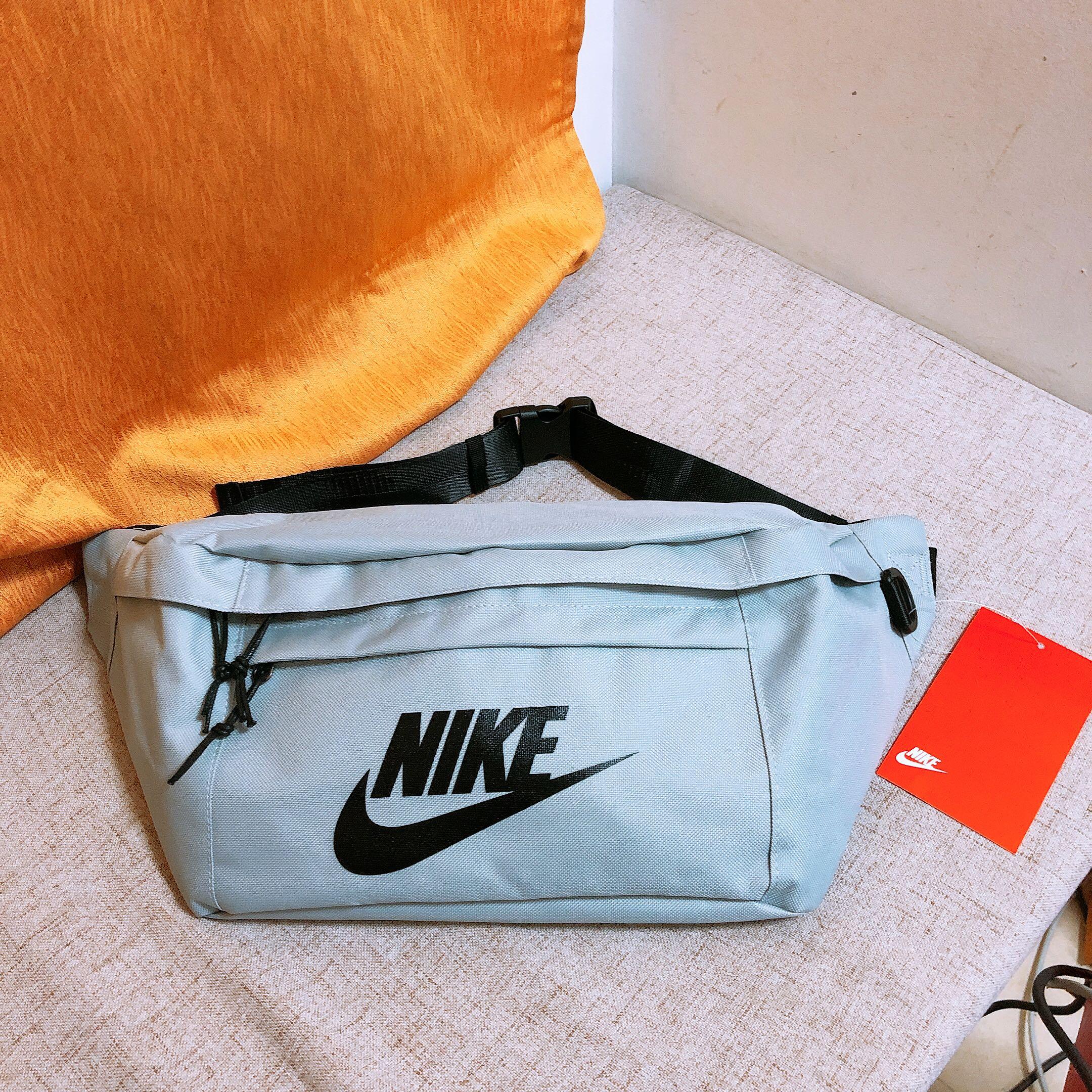 nike hip pouch
