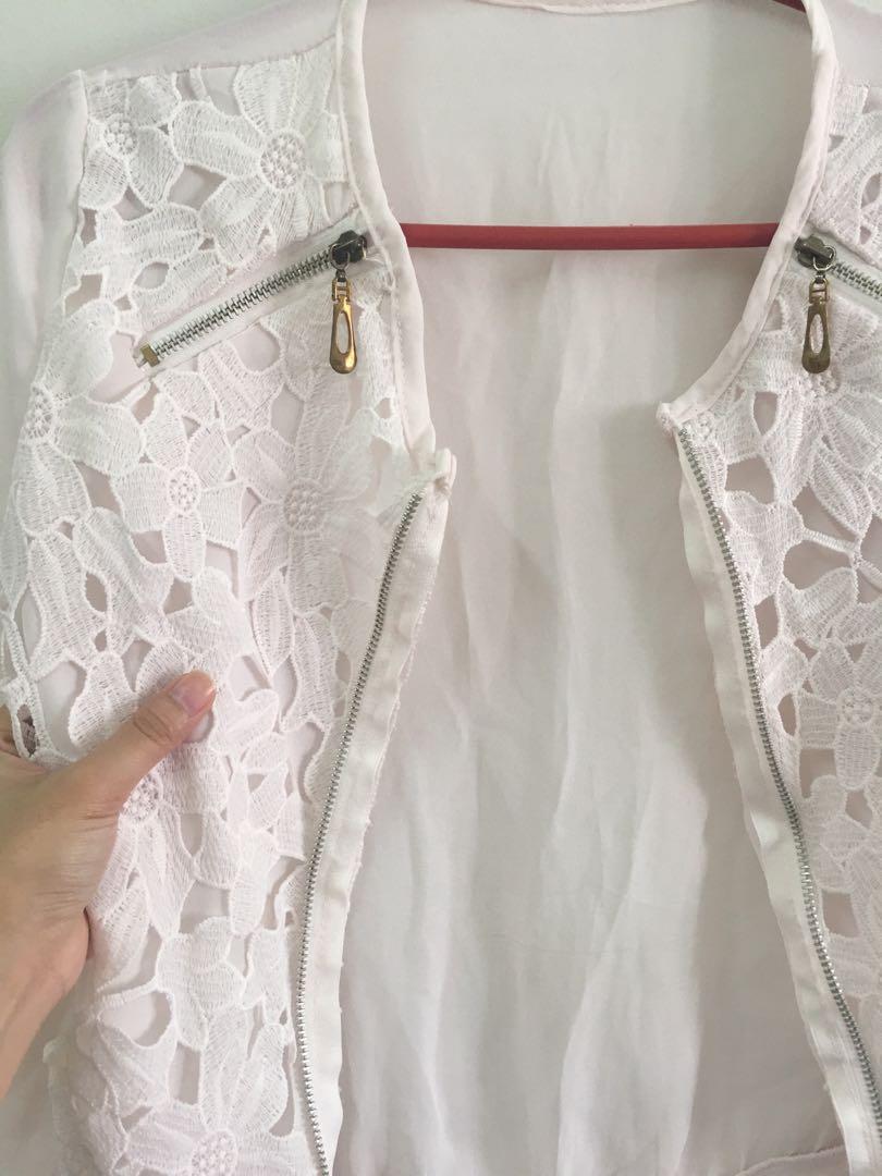 White Jacket (Category: Longsleeves) located in Kuala Lumpur. Submitted by prelovedstuff12 (Listing ID 259560752, Image 2). Description: Clearing my wardrobe! White jacket to let go. Best pair with skirt / even jeans. 🤗.
