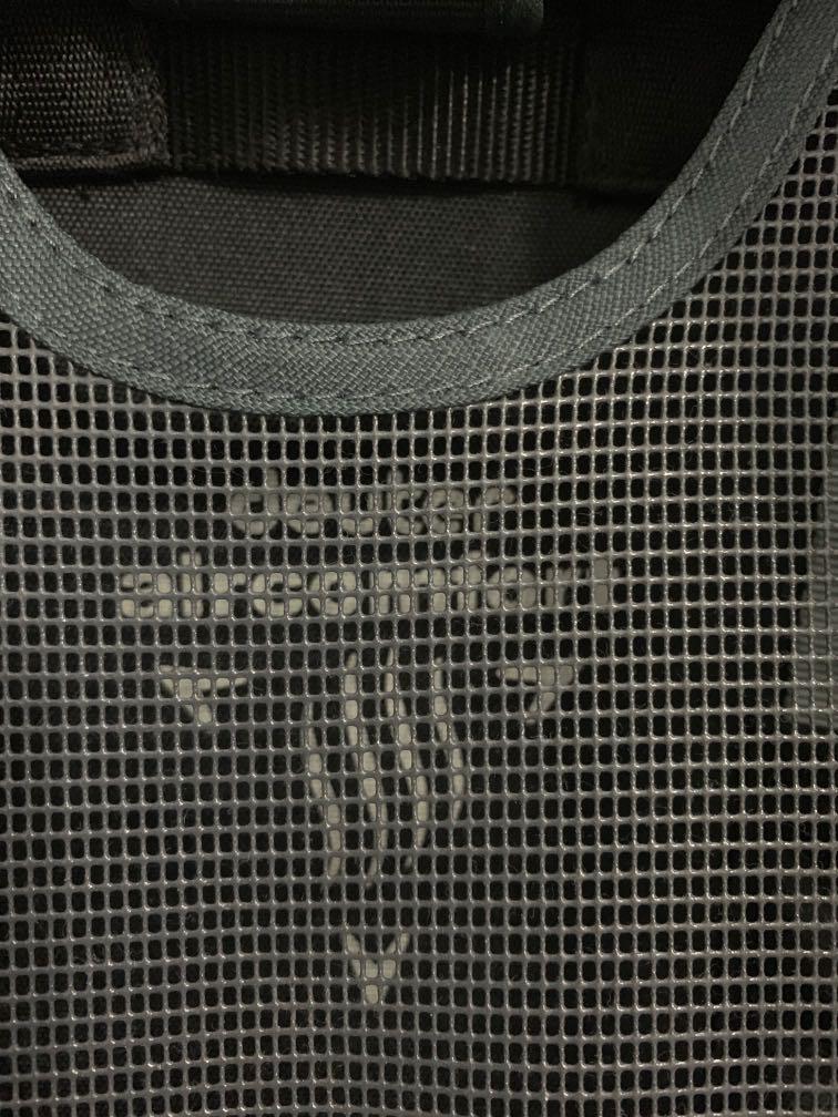 Backpack (Category: Hiking & Camping) located in Singapore. Submitted by agape_r (Listing ID 259824053, Image 4). Description: Used only once. Already washed. As good as new. It comes with raincover. Very good back support and net backing. .