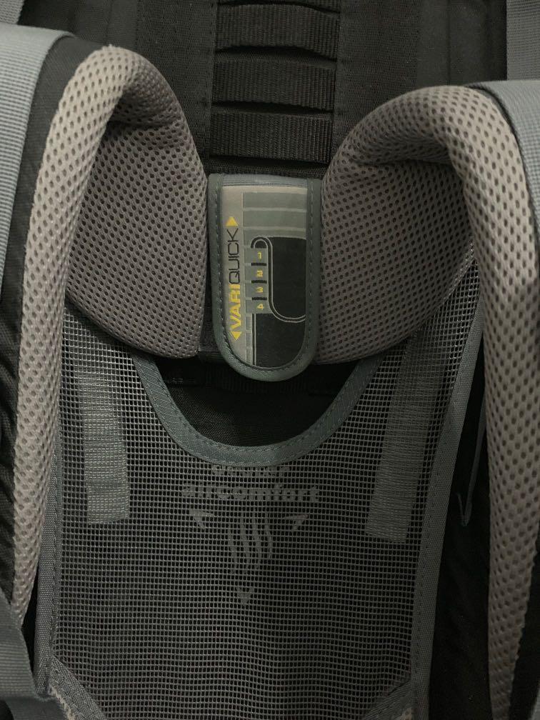 Backpack (Category: Hiking & Camping) located in Singapore. Submitted by agape_r (Listing ID 259824053, Image 3). Description: Used only once. Already washed. As good as new. It comes with raincover. Very good back support and net backing. .