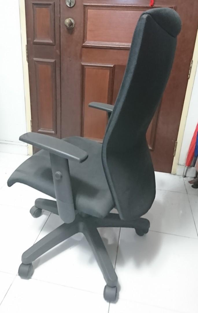 Chairs (Category: Chairs) located in Singapore. Submitted by bluesatan (Listing ID 259354549, Image 3). Description: Price stated per chair/table, available: 1) Wooden Cushioned Chair x02 $70 each 2) Black Office Chairs x04; $40 each 3) Leather Dining Table Chairs x 08; $50 each, take all 8 for $400.
