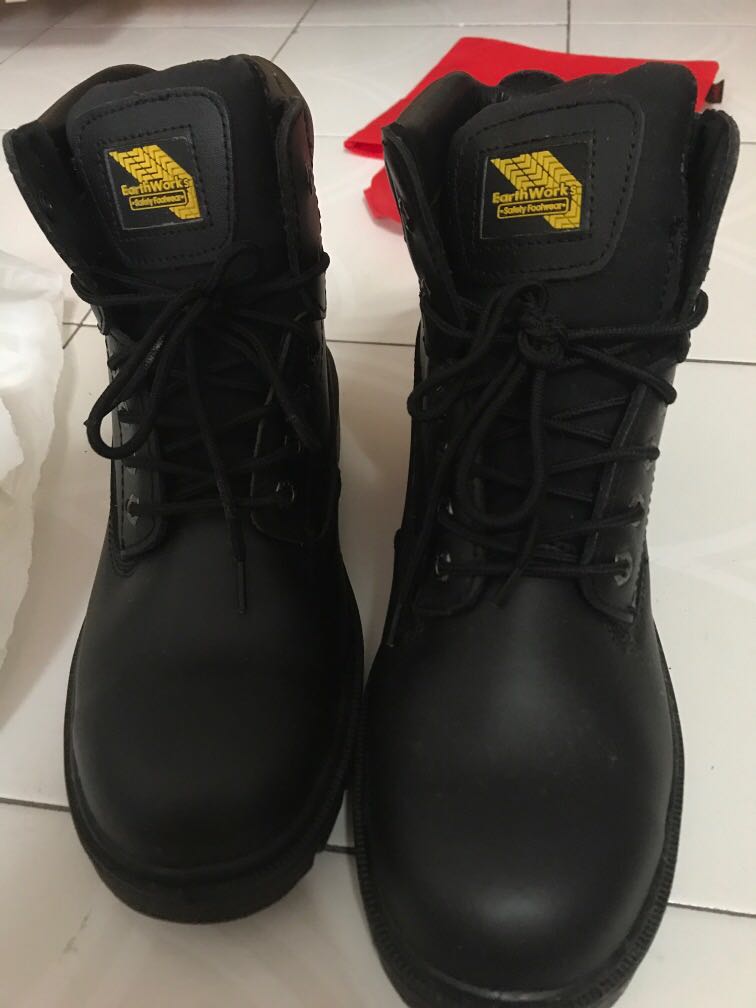 earthworks safety boots