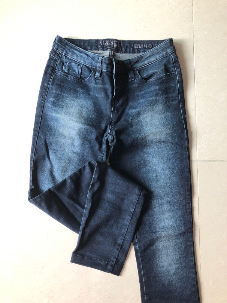 Guess Brittney skinny Jeans Women s Fashion Bottoms Jeans Leggings on Carousell