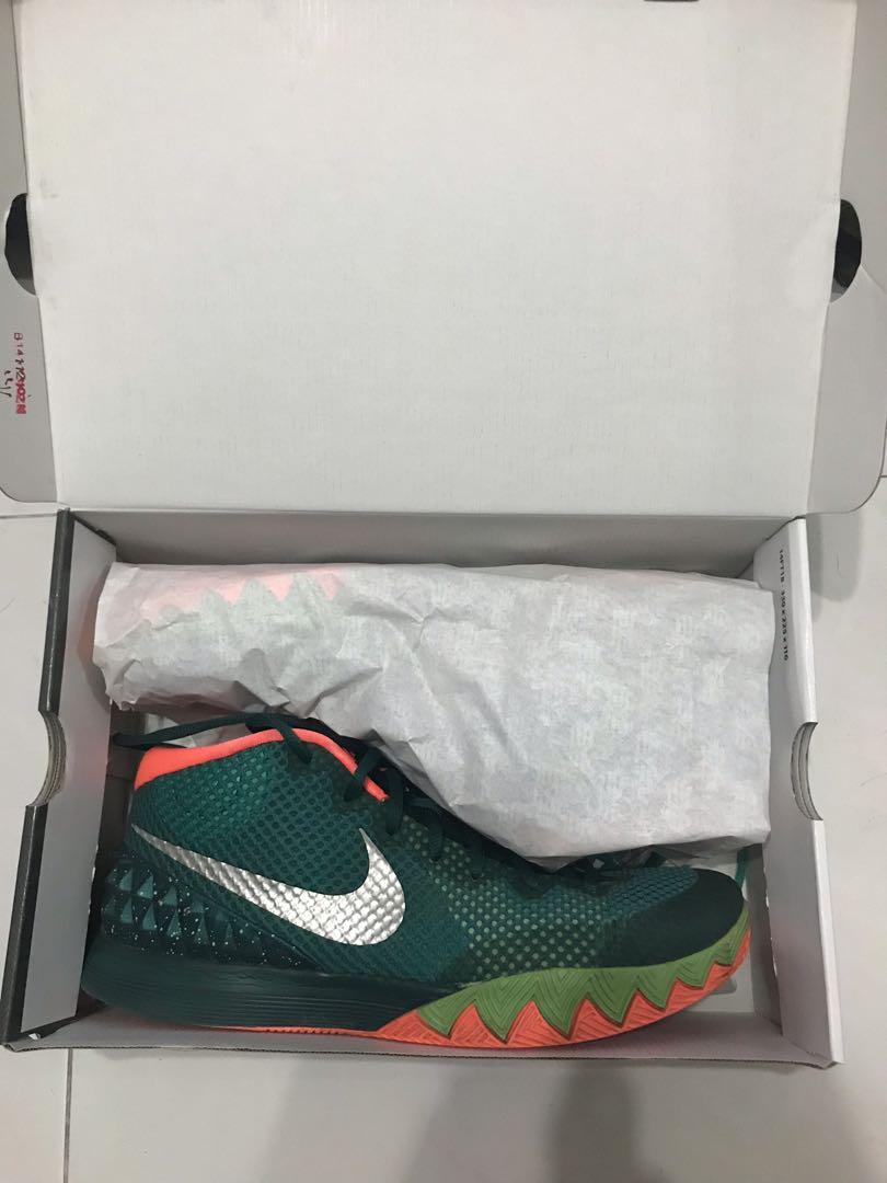 Kyrie 1 Flytrap (Category: Sneakers) located in Singapore. Submitted by livefromthegarden (Listing ID 247216893, Image 1). Description: Hey y’all! I’ve got a used pair of Kyrie 1s and that’s a bit rare to come across these days. The condition is around 8/10 Comes with OG box and extra laces. Open to negotiations so hit me up :).