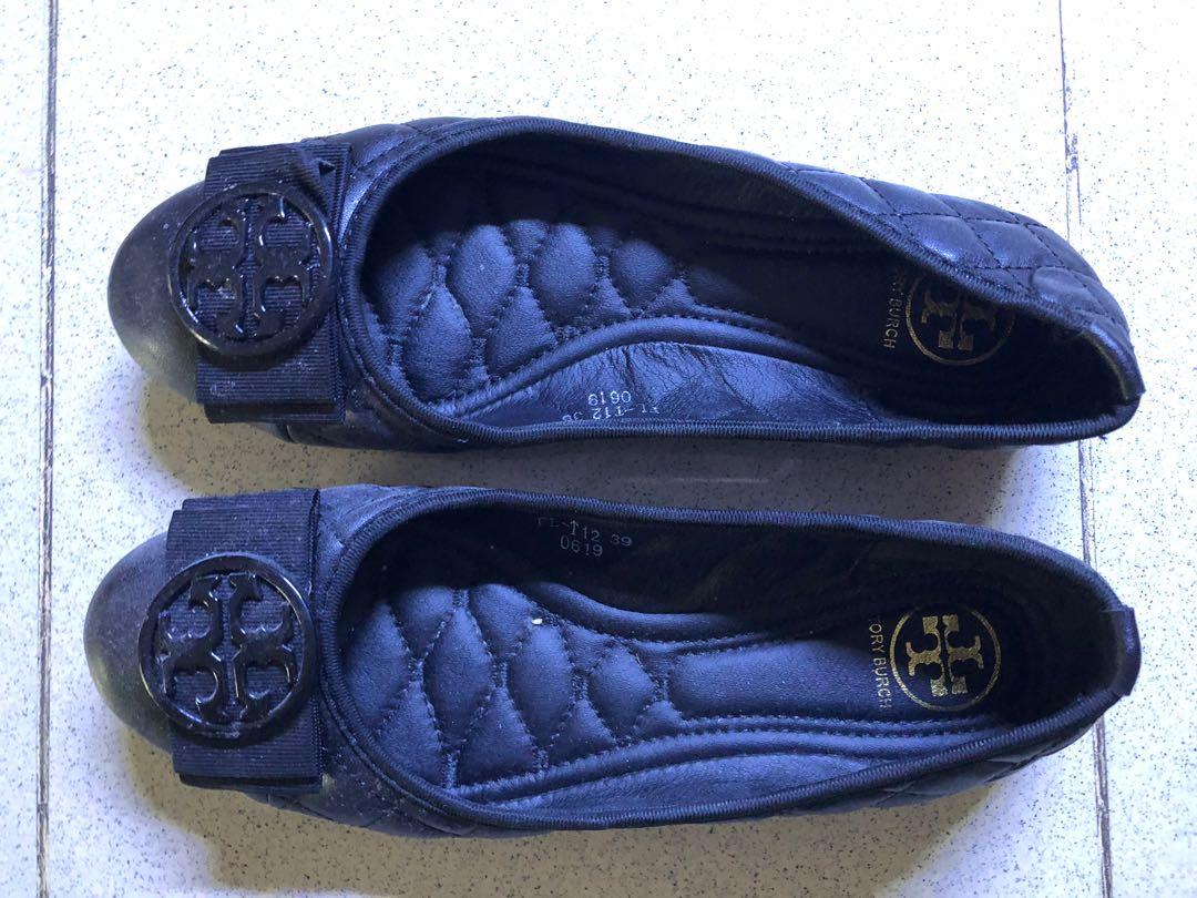 Tory Burch Inspired Flats (Category: Flats & Sandals) located in Muntinlupa City. Submitted by labellaizzy (Listing ID 259759247, Image 2). Description: Used once Rfs: dont like the color.