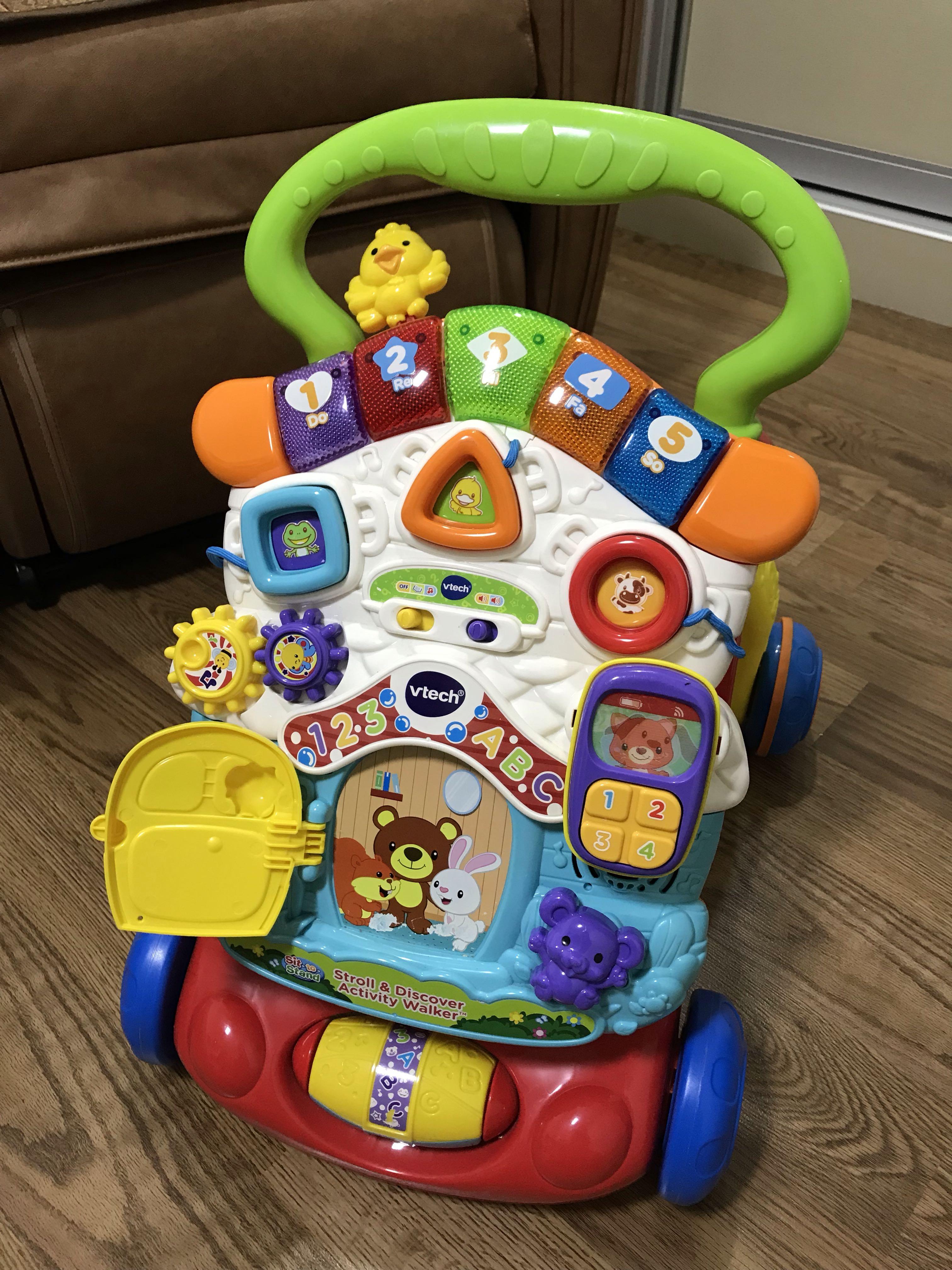 stroll & discover activity walker