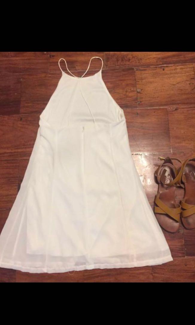 White backless dress (WW - last pic) (Category: Dresses) located in Muntinlupa City. Submitted by phrque (Listing ID 259810150, Image 3). Description: Pm for more details :) Not included in the sale.