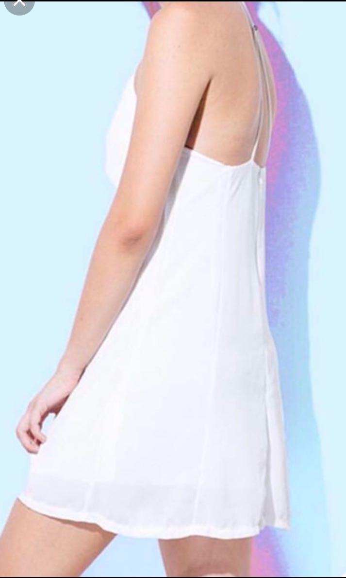 White backless dress (WW - last pic) (Category: Dresses) located in Muntinlupa City. Submitted by phrque (Listing ID 259810150, Image 2). Description: Pm for more details :) Not included in the sale.