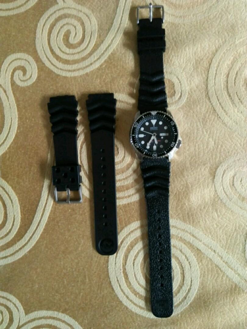 Divers watch strap (Category: Men's Watches) located in Las Pinas. Submitted by highlyfavored66 (Listing ID 259936806, Image 2). Description: Divers watch strap replacement. 22mm lug width. Fit most seiko watches and the likes. Also suitable for other brands of watch which has the same lug. 300php for each strap. Buy 3 with free delivery anywhere in NCR. A lot cheaper than mall price. Las Pinas meet ups only. Available until posted. To GOD be all