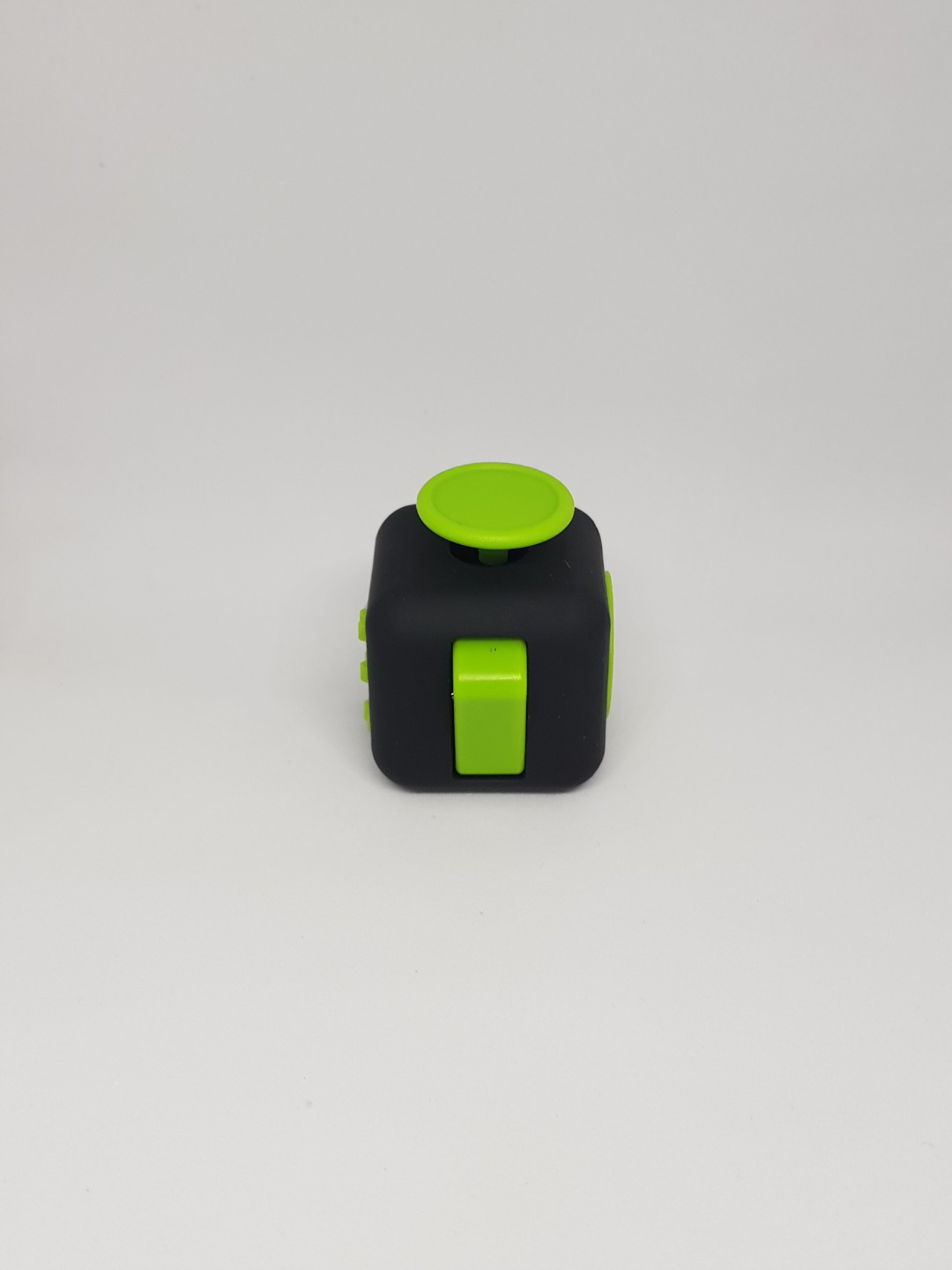 Fidget Cube (Green) (Category: Designer & Blind Box Toys) located in Manila. Submitted by snowflakes.specials (Listing ID 259946535, Image 2). Description: .