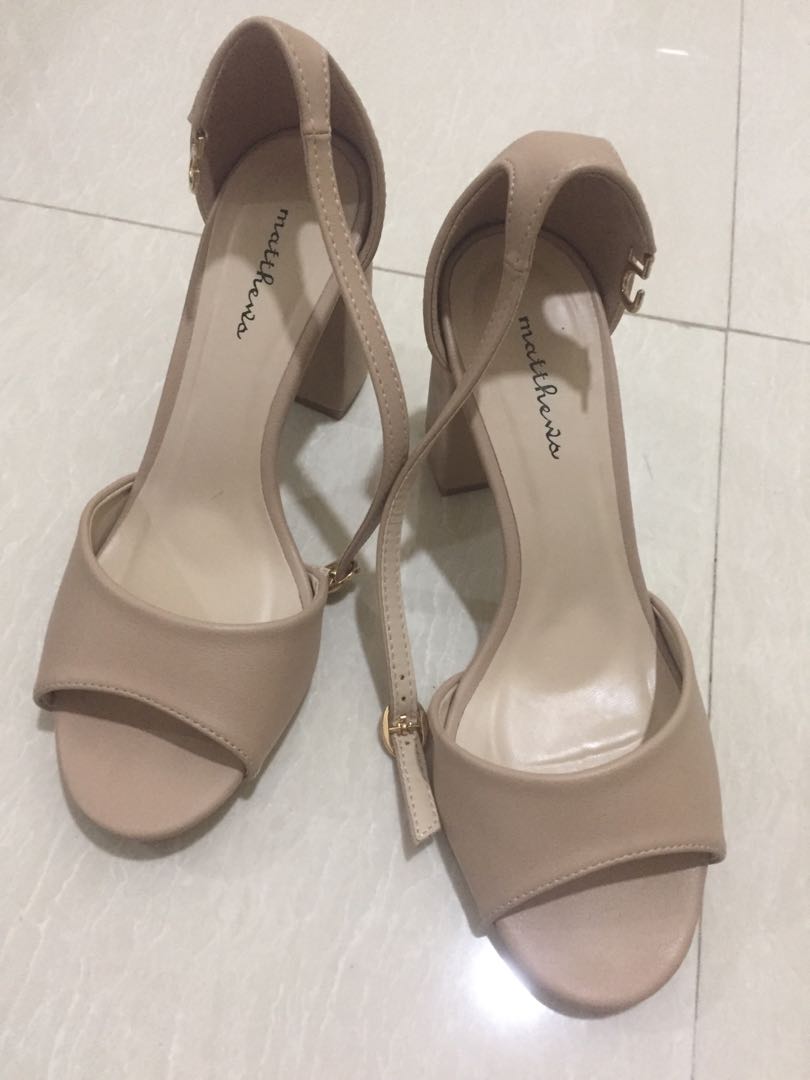 For sale! Matthews (Size 7 ) 3 inches heels