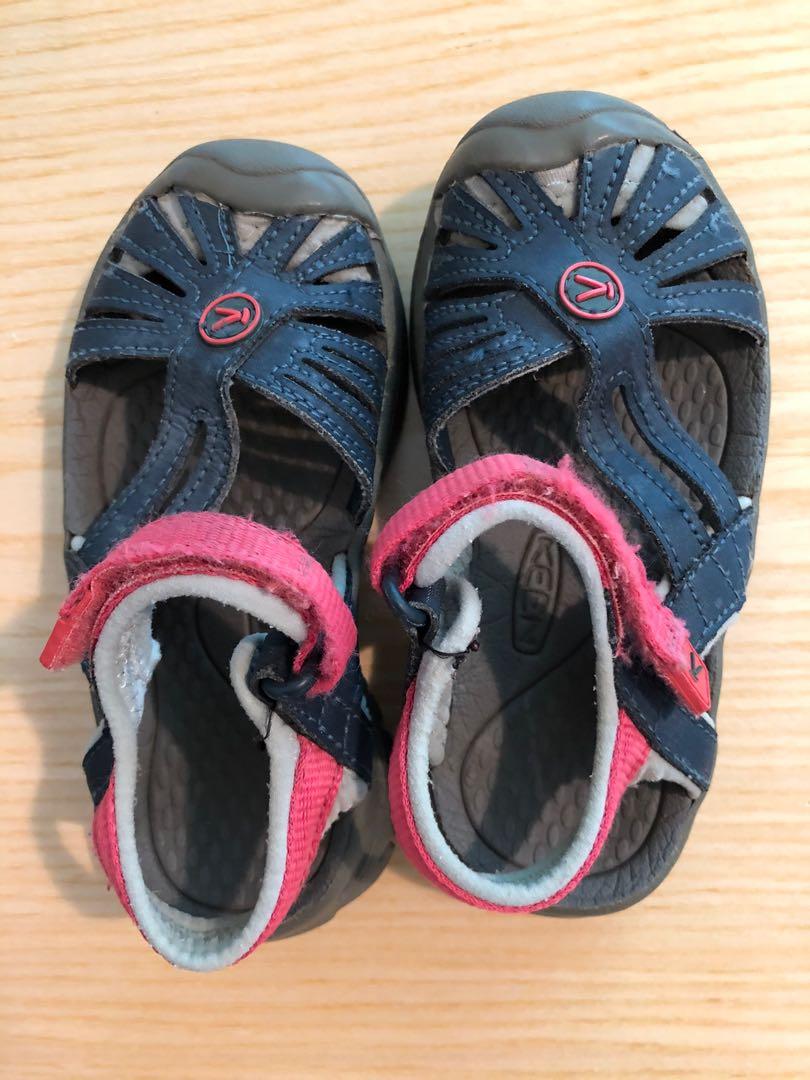 pink keen sandals