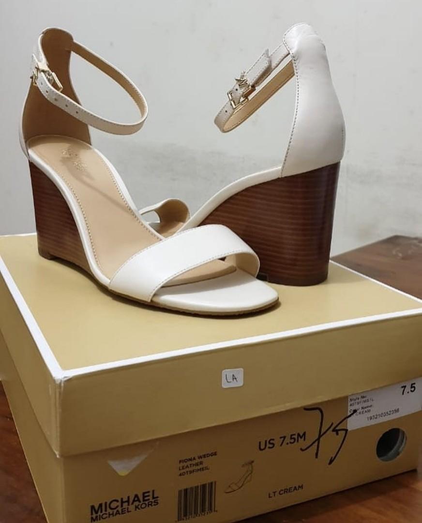 Fiona wedge michael kors discount
