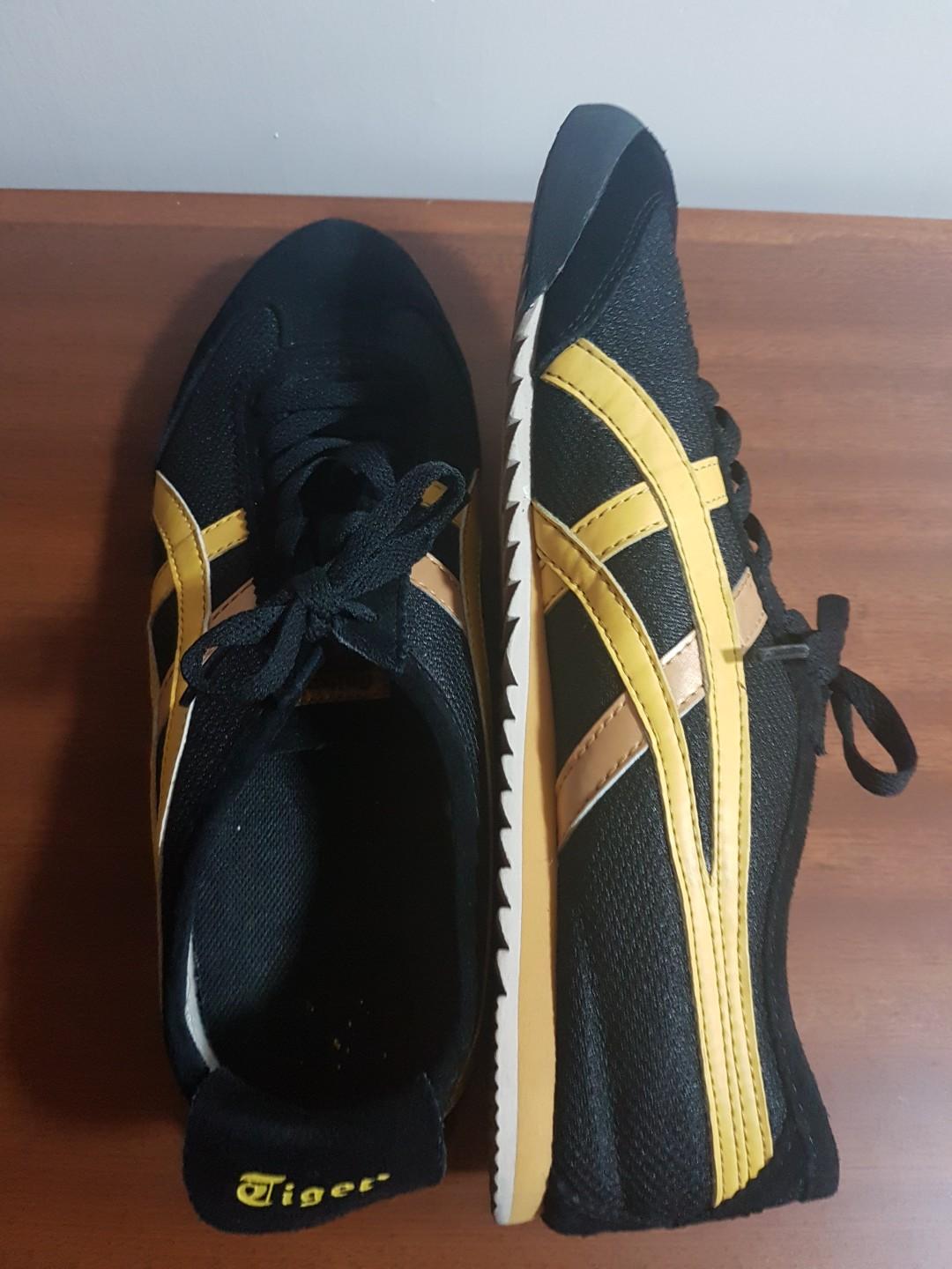 Onitsuka Tiger Mexico 66 Slip On Sneakers Black Yellow Men S Size 10 5 Women S Size 12 Men S Fashion Footwear Sneakers On Carousell