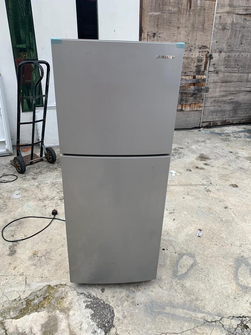 Used Samsung 2 Doors Fridge Refrigerator Peti Sejuk Peti Ais In Good Condition Kitchen Appliances On Carousell