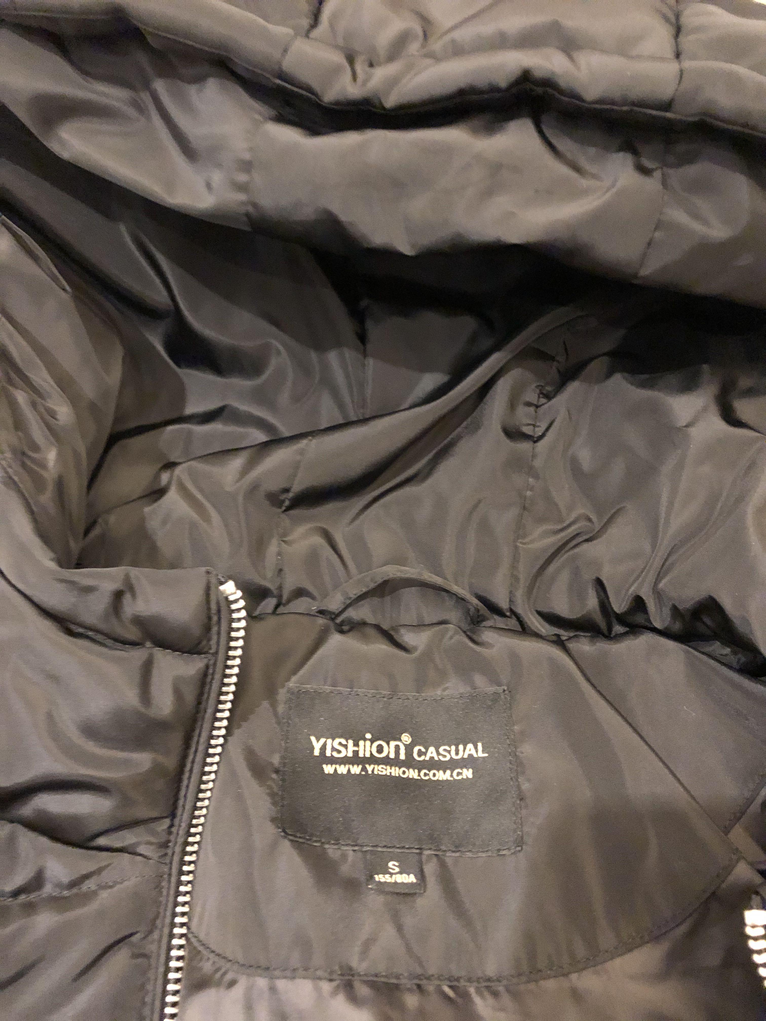 Winter Jacket (Category: Coats, Jackets and Outerwear) located in Johor Bahru. Submitted by laluna129 (Listing ID 259973065, Image 2). Description: Only wore one time at 5°C. Like new. Price including postage. .