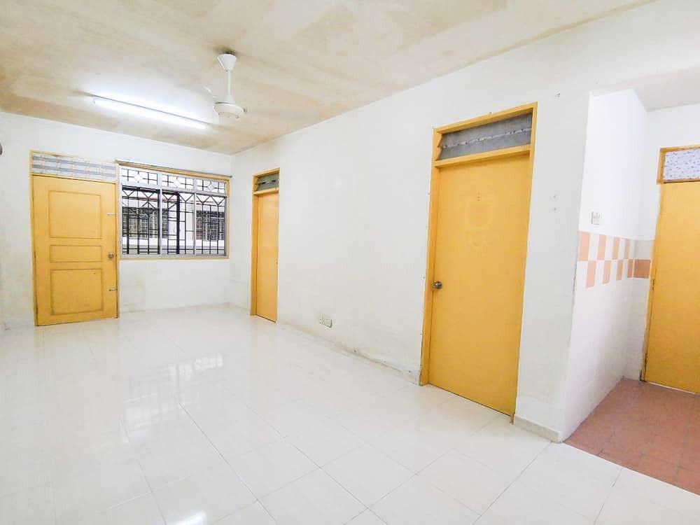 Apartment Mentari Court PJ Next to KTM Seri Setia and Subang Jaya