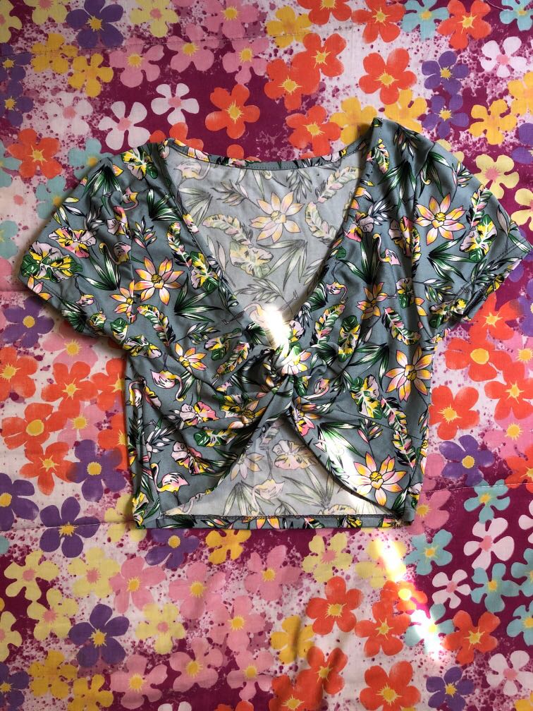 Blue floral crop top, Women's Fashion, Tops, Sleeveless on Carousell