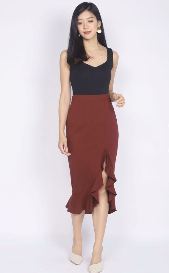 Denver mermaid slit skirt in wine red, Women's Fashion, Bottoms ...