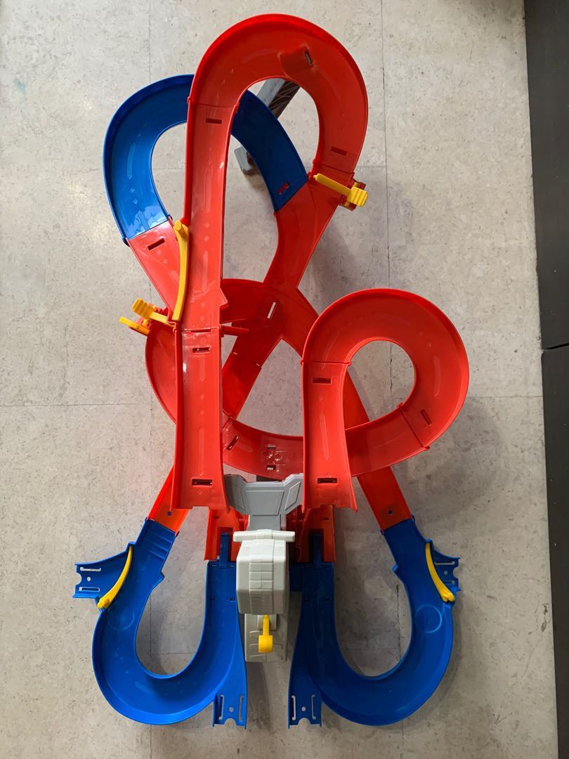 Hot wheels auto lift expressway / race track set, Hobbies & Toys, Toys