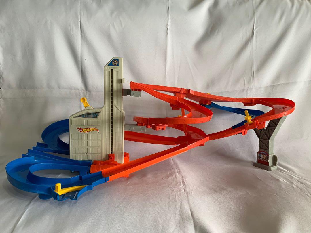 Hot wheels auto lift expressway / race track set, Hobbies & Toys, Toys