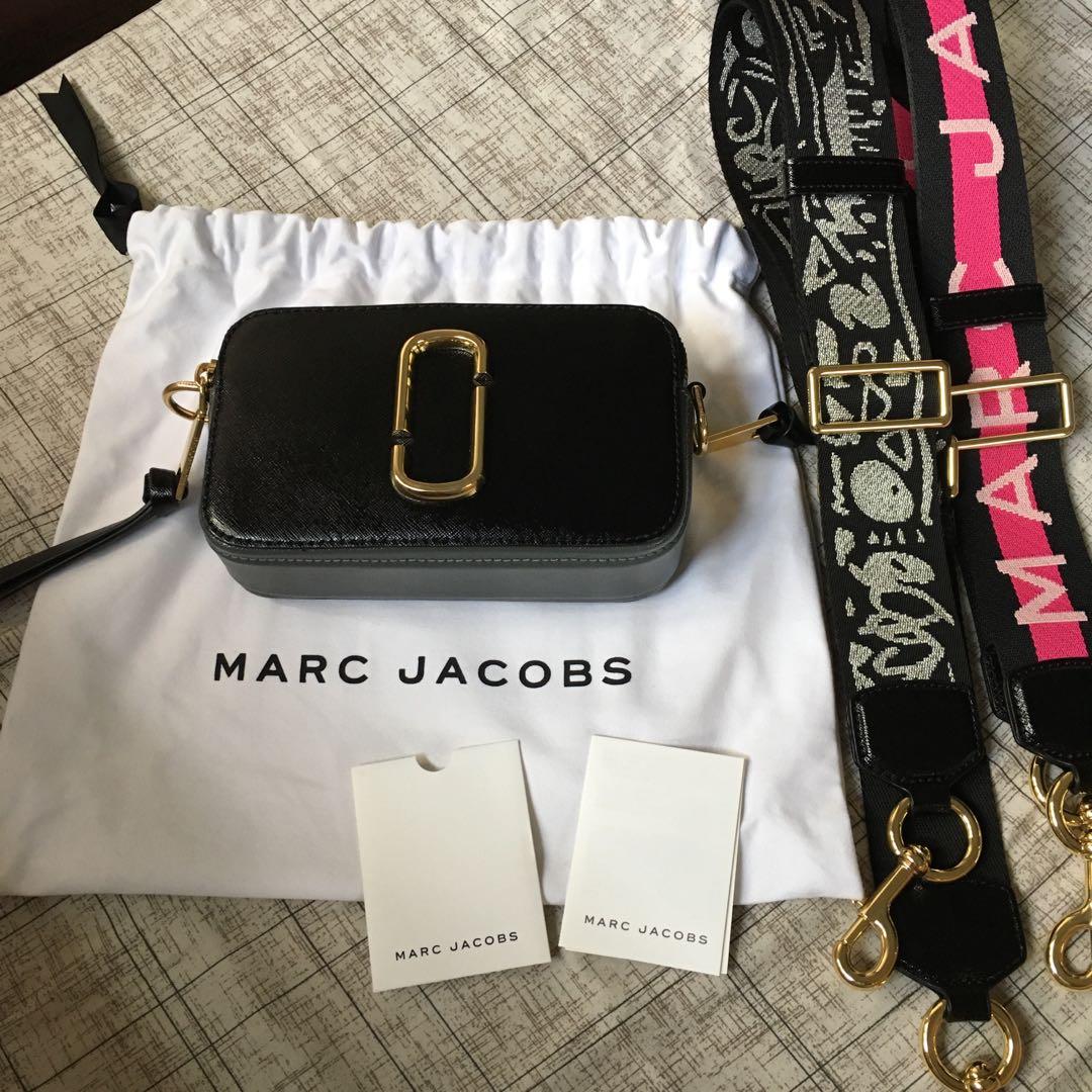 MARC JACOBS LOGO STRAP SNAPSHOT SMALL CAMERA BAG, Luxury, Bags & Wallets on  Carousell