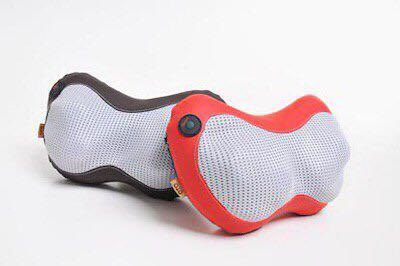 OTO e-Cuddle (Category: Massage Devices) located in Singapore. Submitted by mermaidninja (Listing ID 260187683, Image 1). Description: The OTO e-Cuddle – your answer to a snug hug! It gently hugs the curves of your body with its twin massage rollers, which work in a clockwise and anti-clockwise direction to target the shoulder, neck and back muscles. Deep kneading action penetrates into the muscles to relieve the tightest knots. Ergonomic therapy