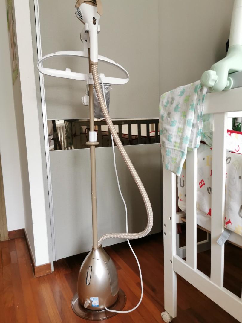 Philips Cleartouch Air Garment Steamer Gold Gc568 60 Home Appliances Cleaning Laundry On Carousell