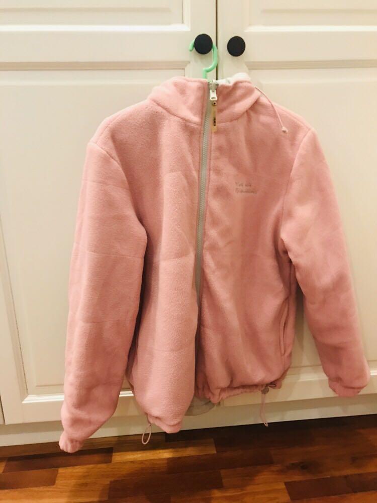 Reversible jacket (Category: Coats, Jackets and Outerwear) located in Kuala Lumpur. Submitted by samsonite (Listing ID 260124752, Image 3). Description: 2-way reversible jacket Fleece material on the pink side Warm enough for winter with layering .