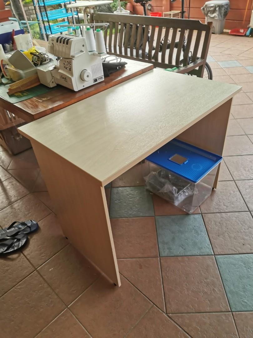 Study Table (Category: Tables & Sets) located in Singapore. Submitted by wang.dajun (Listing ID 260051713, Image 1). Description: Arrange your own transport..