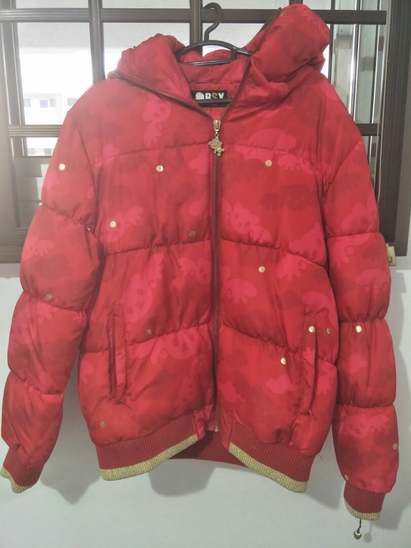 Winter Jacket (Category: Coats, Jackets and Outerwear) located in Singapore. Submitted by kellyfo (Listing ID 260049875, Image 1). Description: Condition 9/10 Like a new, wear one time only Buy form Hong Kong in Xmas time. Unisex wear.