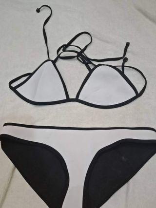 White Triangl bikini