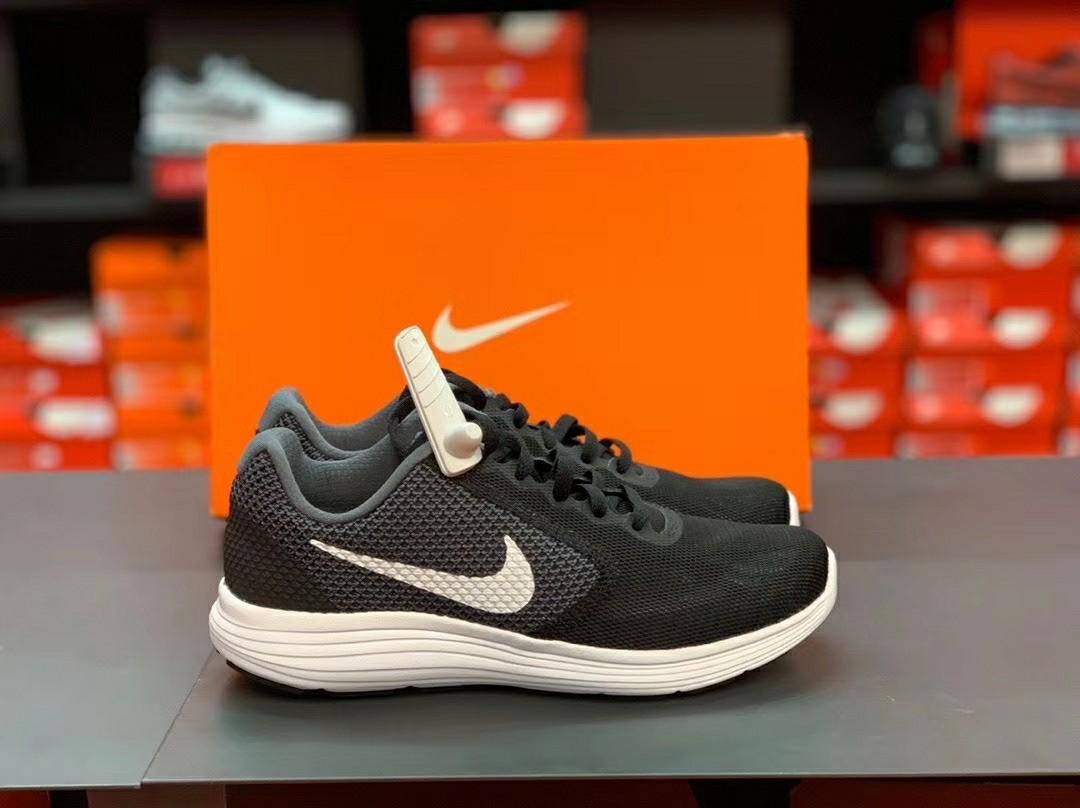nike running shoes revolution 3